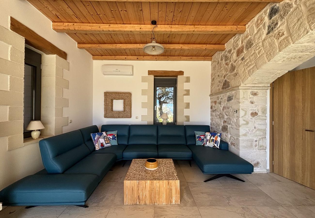 Villa in Vamos - MayaElisa Villa with Heated Pool, By Hellocrete