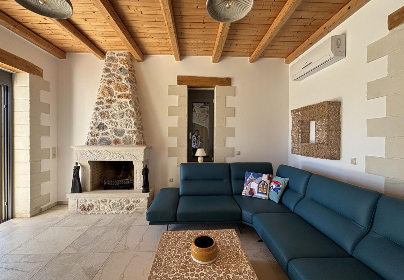 Villa in Vamos - MayaElisa Villa with Heated Pool, By Hellocrete