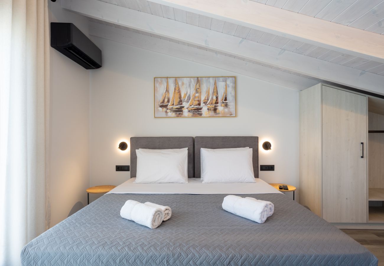 Villa in Pigianos Kampos - Seaside Villa with Heated Pool, By Hellocrete