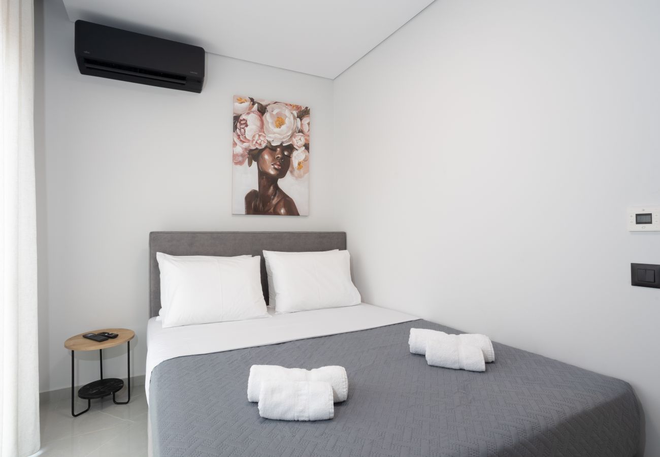 Villa in Pigianos Kampos - Seaside Villa with Heated Pool, By Hellocrete