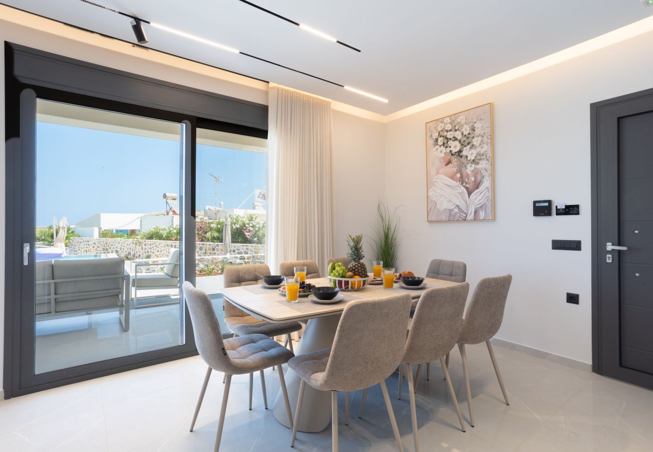 Villa in Pigianos Kampos - Seaside Villa with Heated Pool, By Hellocrete