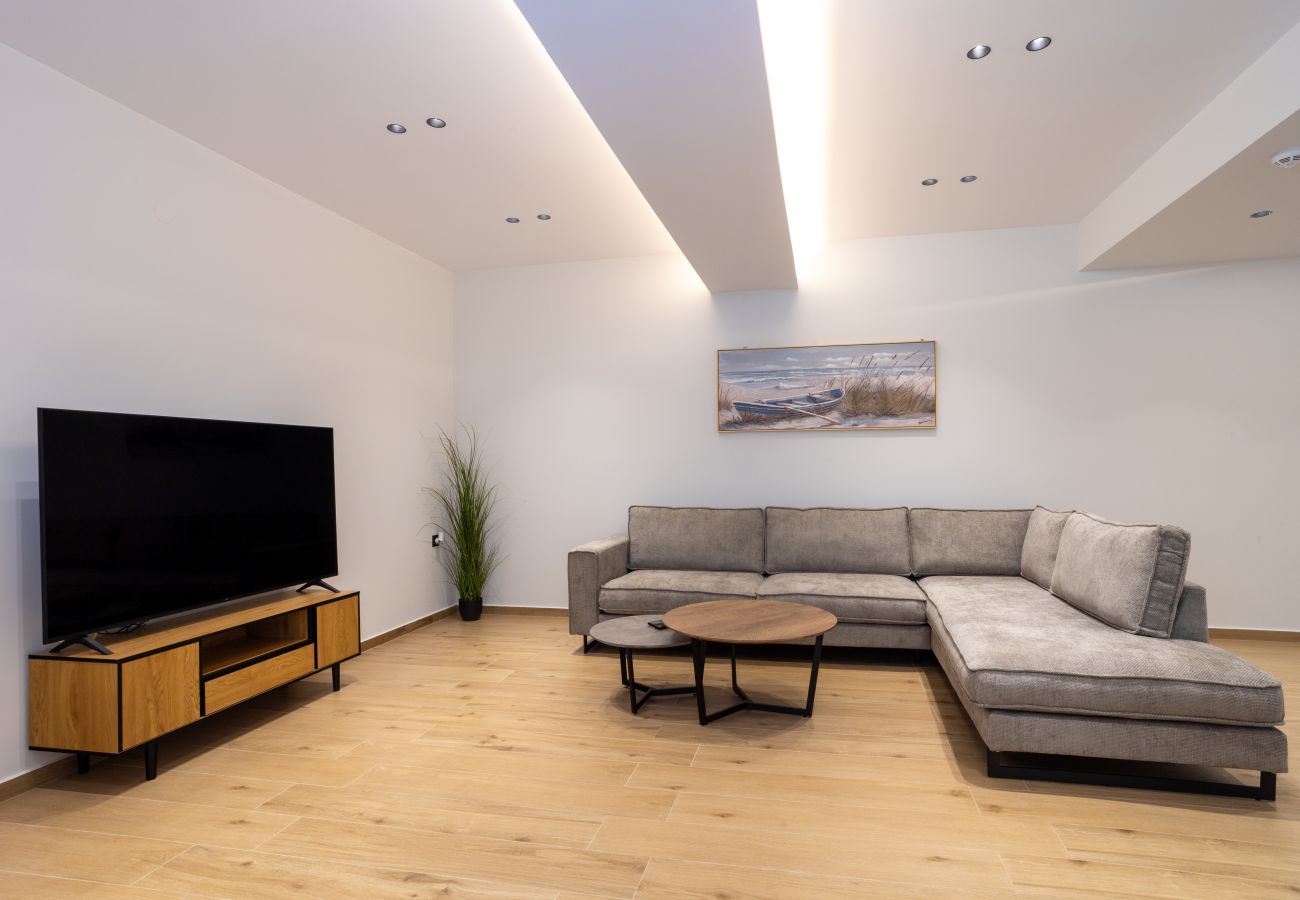 Villa in Pigianos Kampos - Seaside Villa with Heated Pool, By Hellocrete