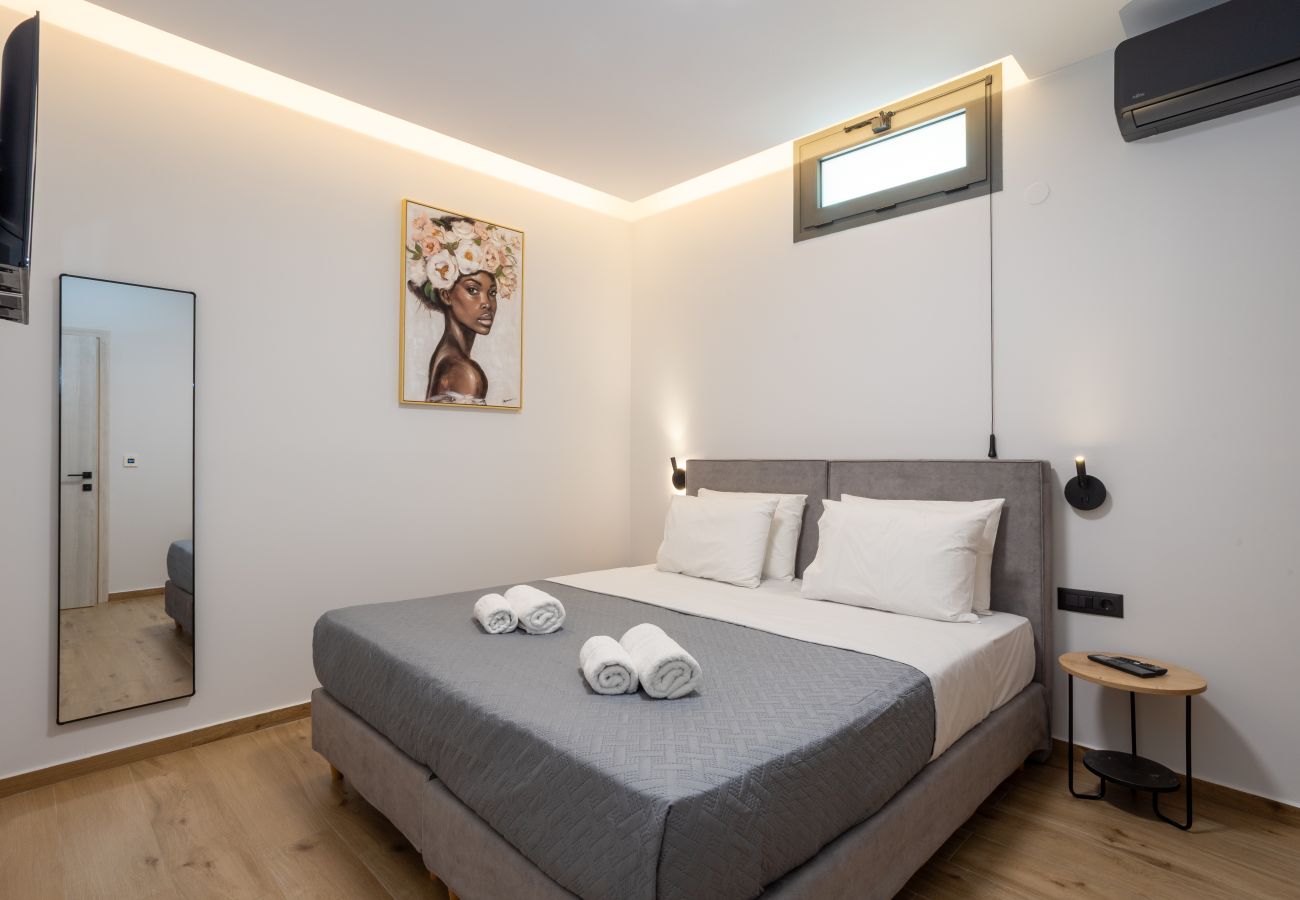 Villa in Pigianos Kampos - Seaside Villa with Heated Pool, By Hellocrete