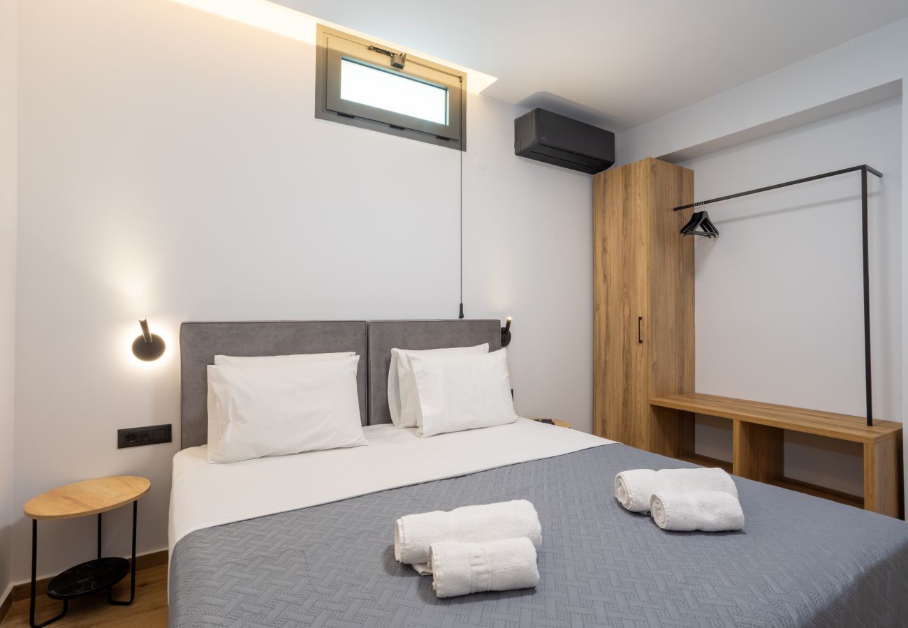 Villa in Pigianos Kampos - Seaside Villa with Heated Pool, By Hellocrete
