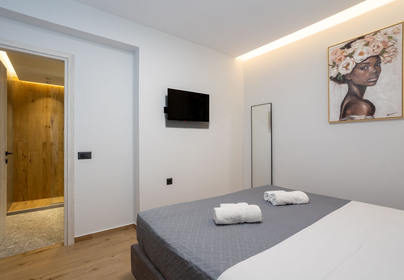 Villa in Pigianos Kampos - Seaside Villa with Heated Pool, By Hellocrete