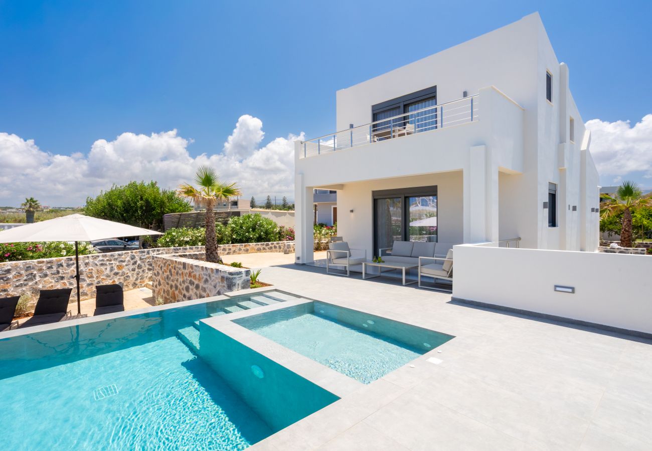 Villa in Pigianos Kampos - Seaside Villa with Heated Pool, By Hellocrete