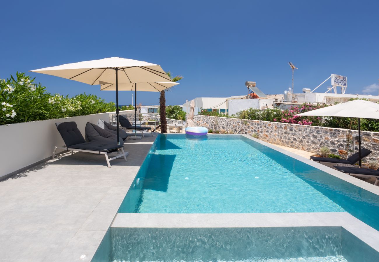 Villa in Pigianos Kampos - Seaside Villa with Heated Pool, By Hellocrete