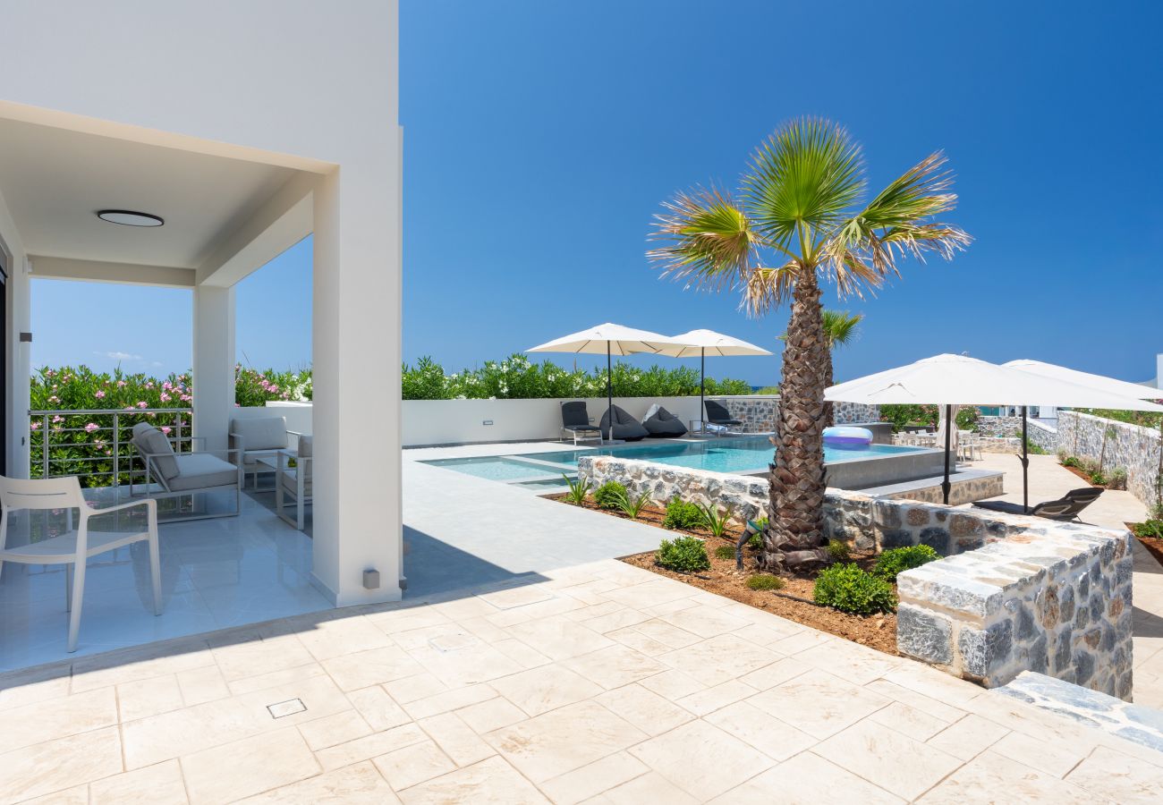 Villa in Pigianos Kampos - Seaside Villa with Heated Pool, By Hellocrete