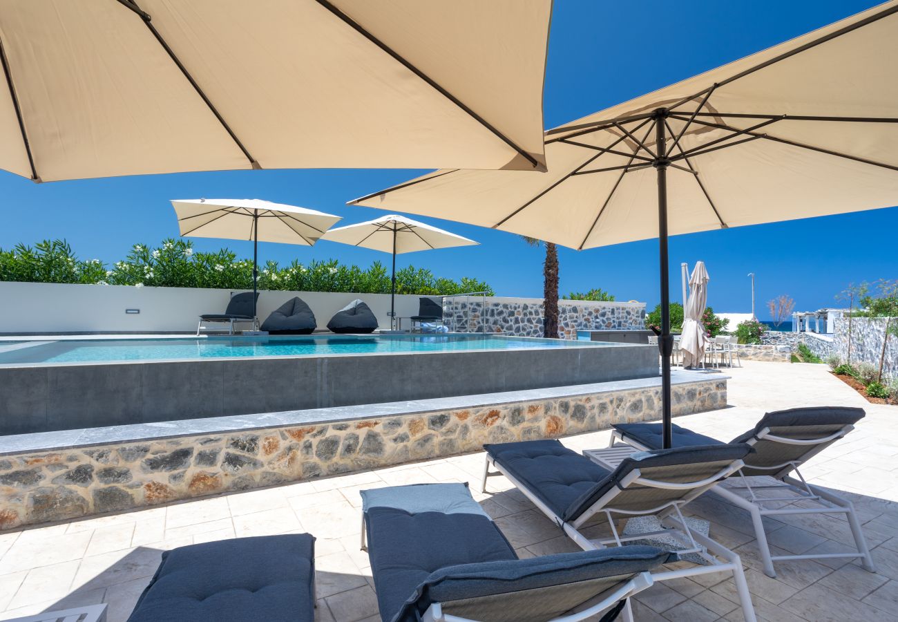 Villa in Pigianos Kampos - Seaside Villa with Heated Pool, By Hellocrete