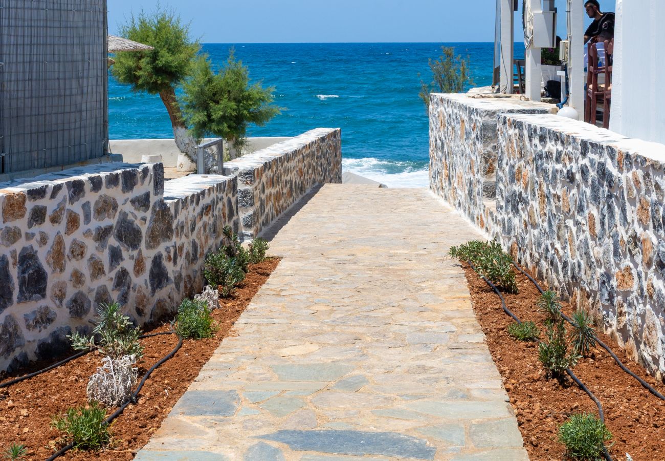 Villa in Pigianos Kampos - Seaside Villa with Heated Pool, By Hellocrete