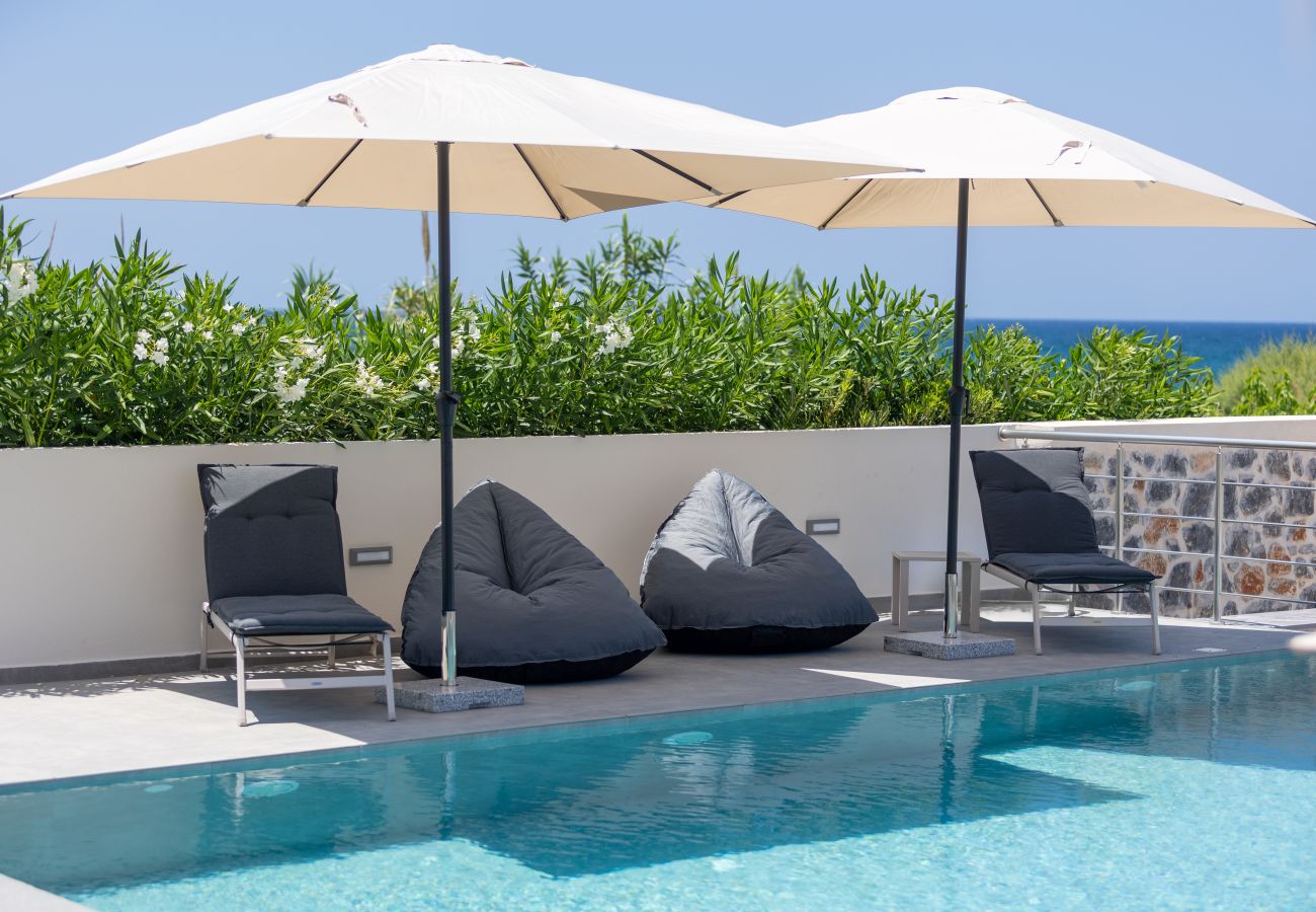 Villa in Pigianos Kampos - Seaside Villa with Heated Pool, By Hellocrete
