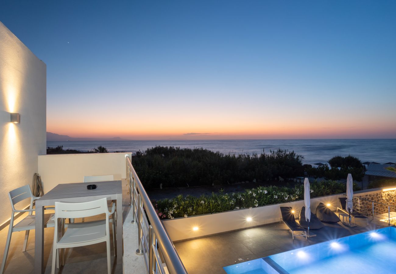 Villa in Pigianos Kampos - Seaside Villa with Heated Pool, By Hellocrete