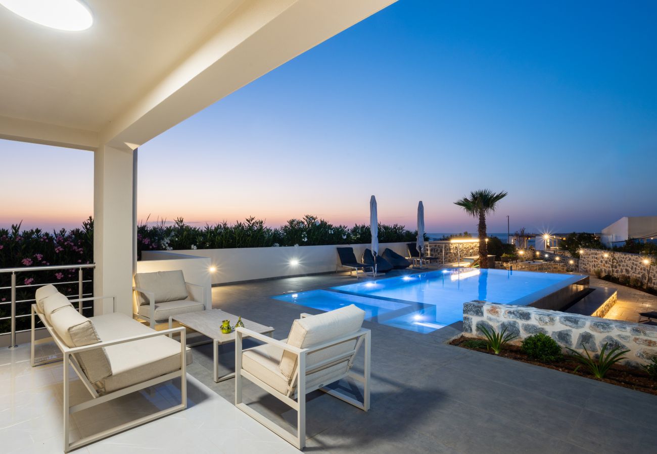 Villa in Pigianos Kampos - Seaside Villa with Heated Pool, By Hellocrete