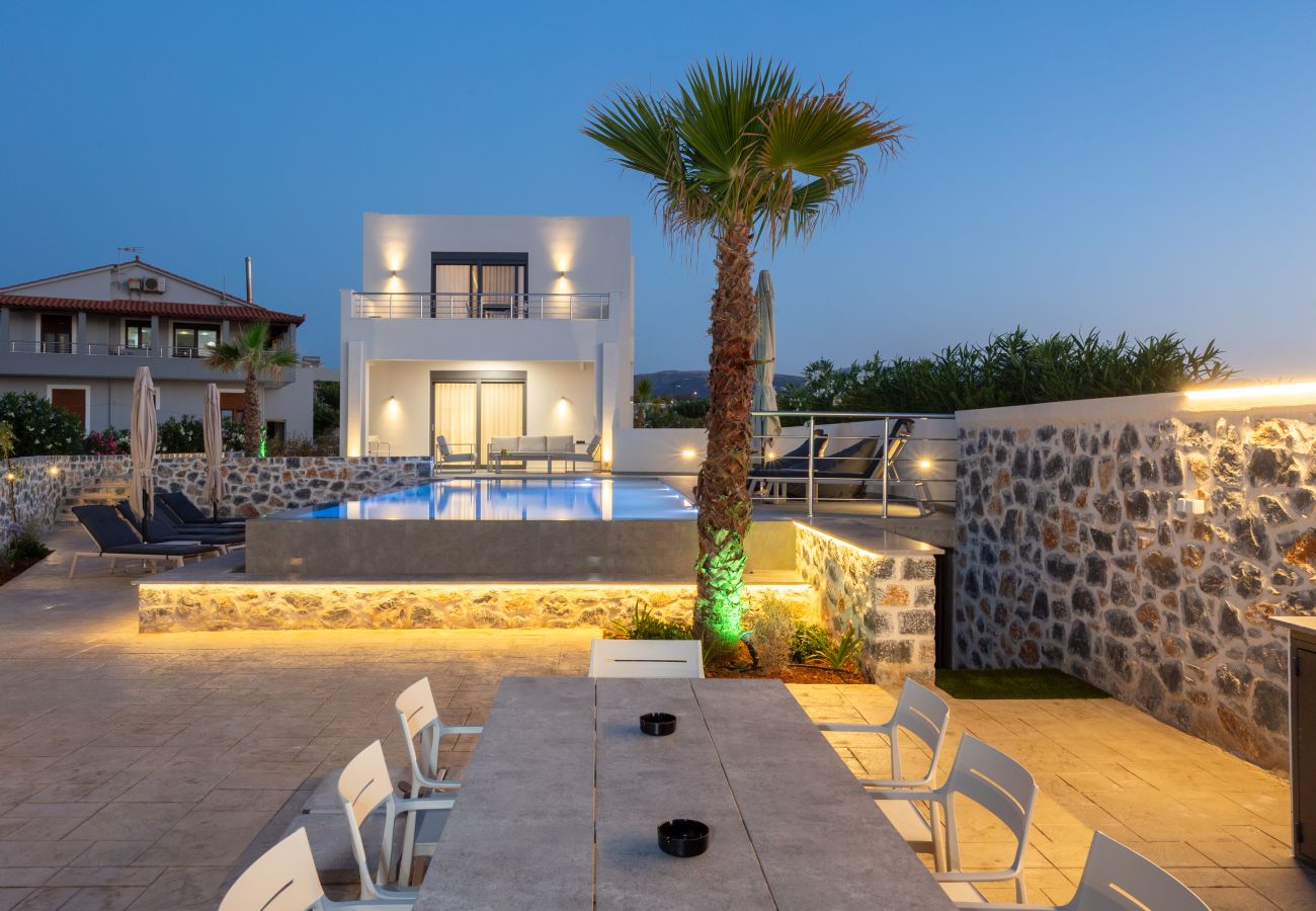 Villa in Pigianos Kampos - Seaside Villa with Heated Pool, By Hellocrete