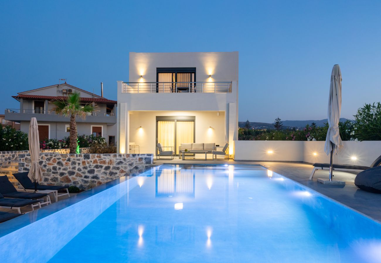 Villa in Pigianos Kampos - Seaside Villa with Heated Pool, By Hellocrete