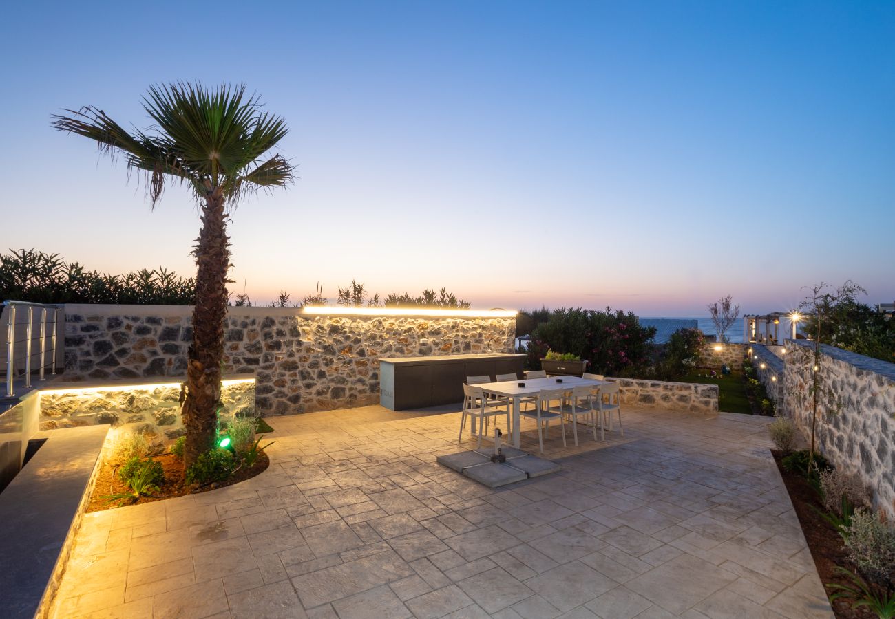 Villa in Pigianos Kampos - Seaside Villa with Heated Pool, By Hellocrete