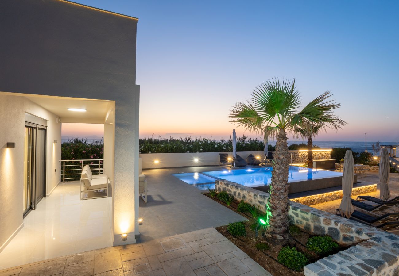 Villa in Pigianos Kampos - Seaside Villa with Heated Pool, By Hellocrete