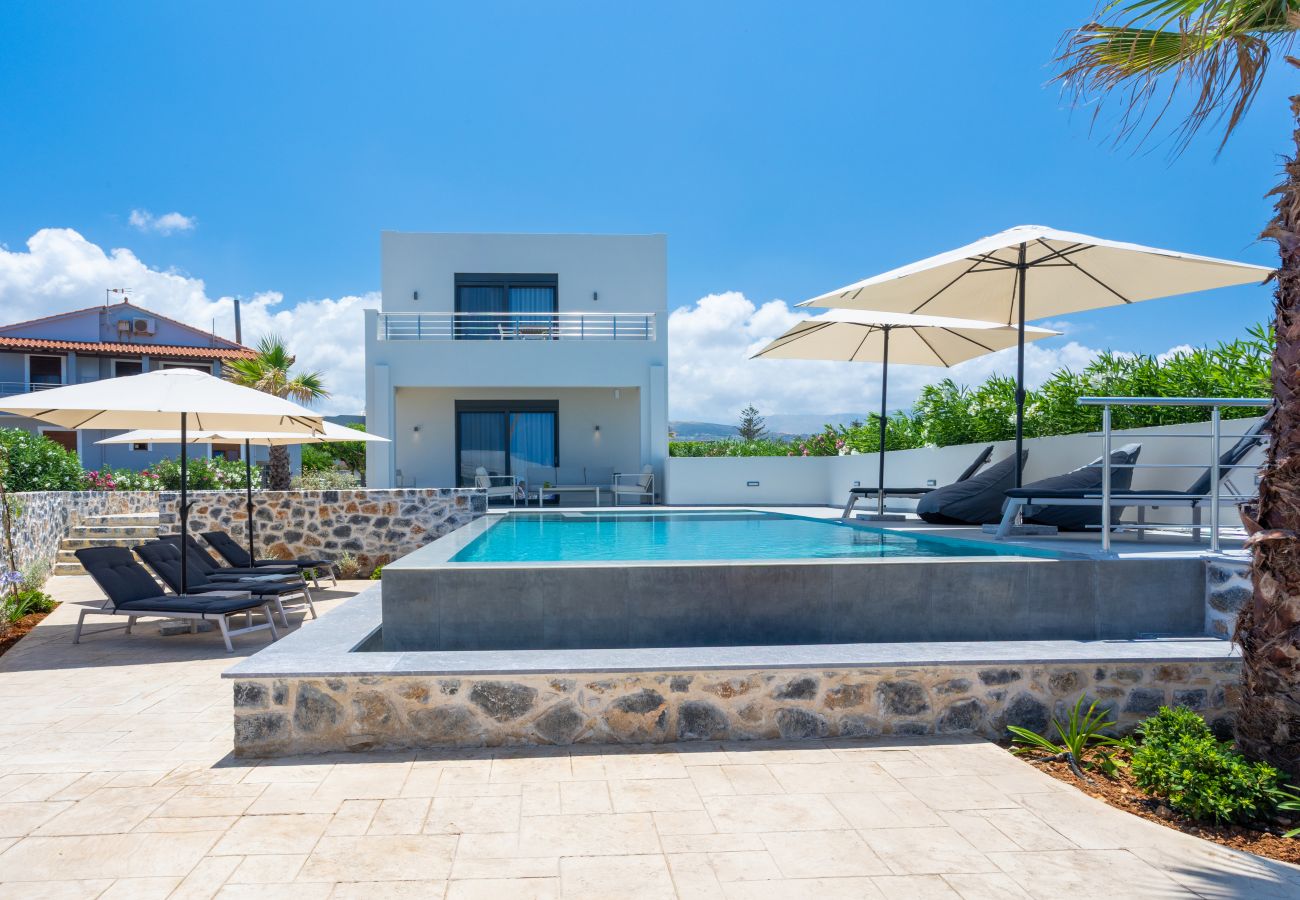 Villa in Pigianos Kampos - Seaside Villa with Heated Pool, By Hellocrete