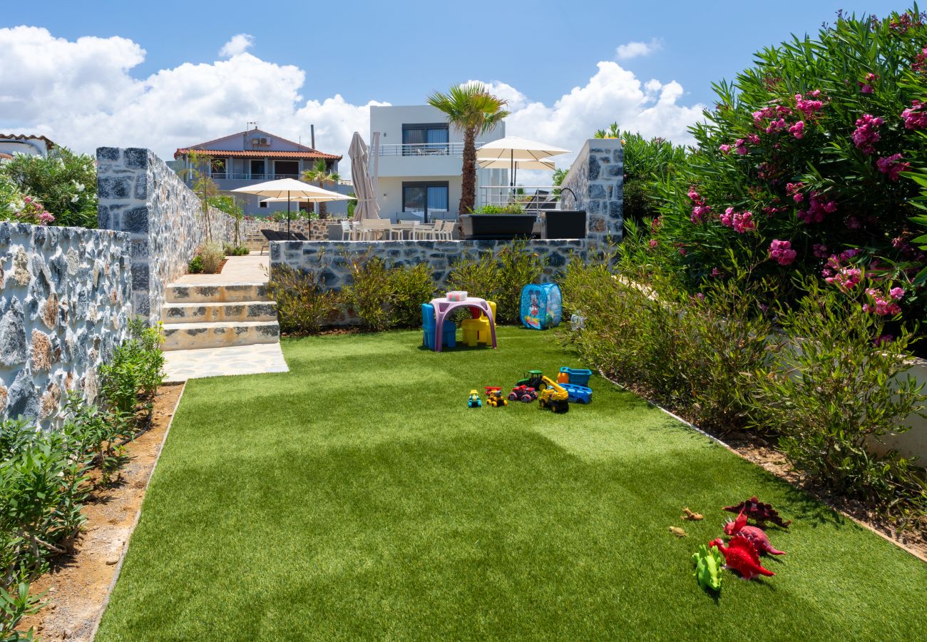 Villa in Pigianos Kampos - Seaside Villa with Heated Pool, By Hellocrete