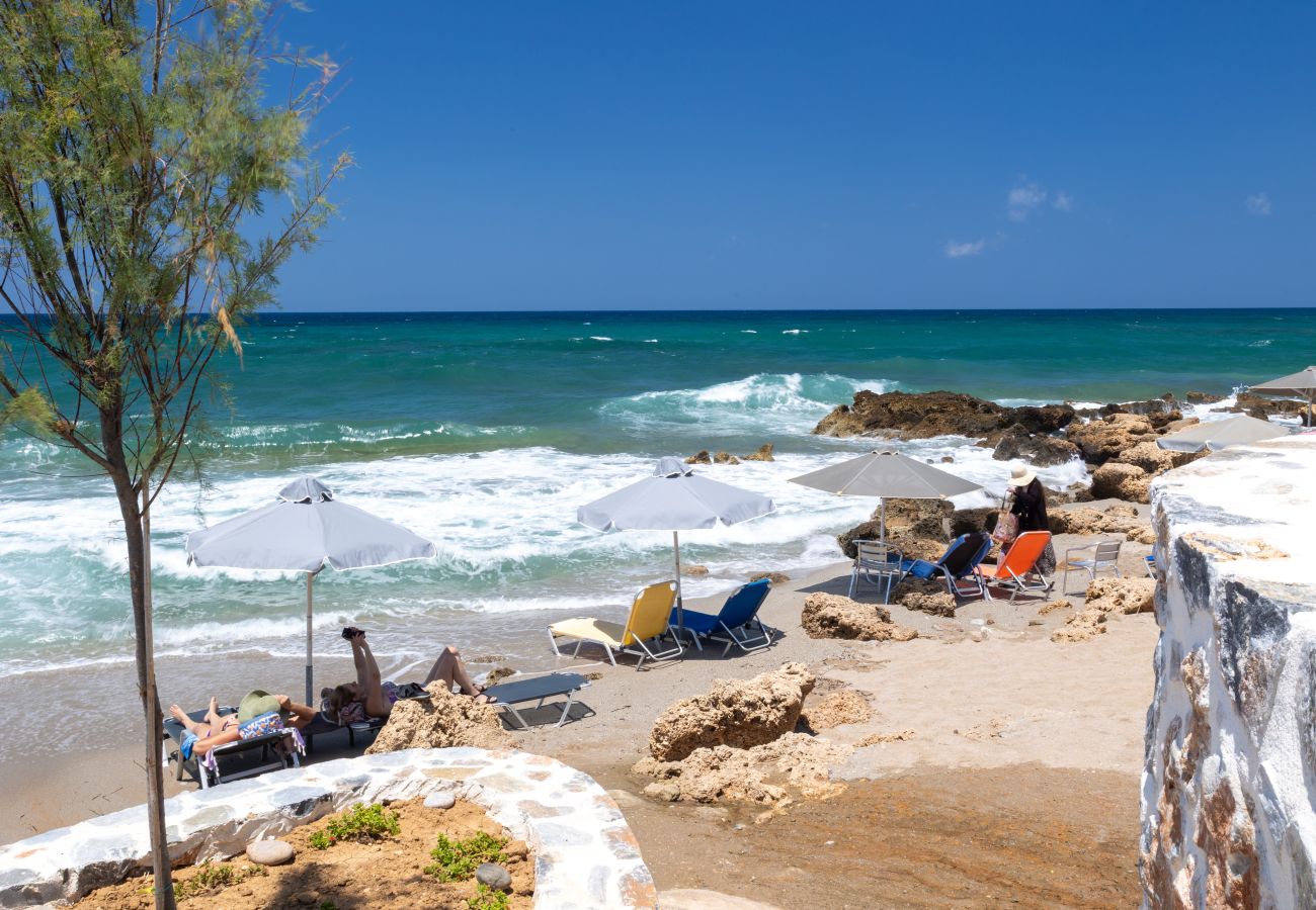 Villa in Pigianos Kampos - Seaside Villa with Heated Pool, By Hellocrete