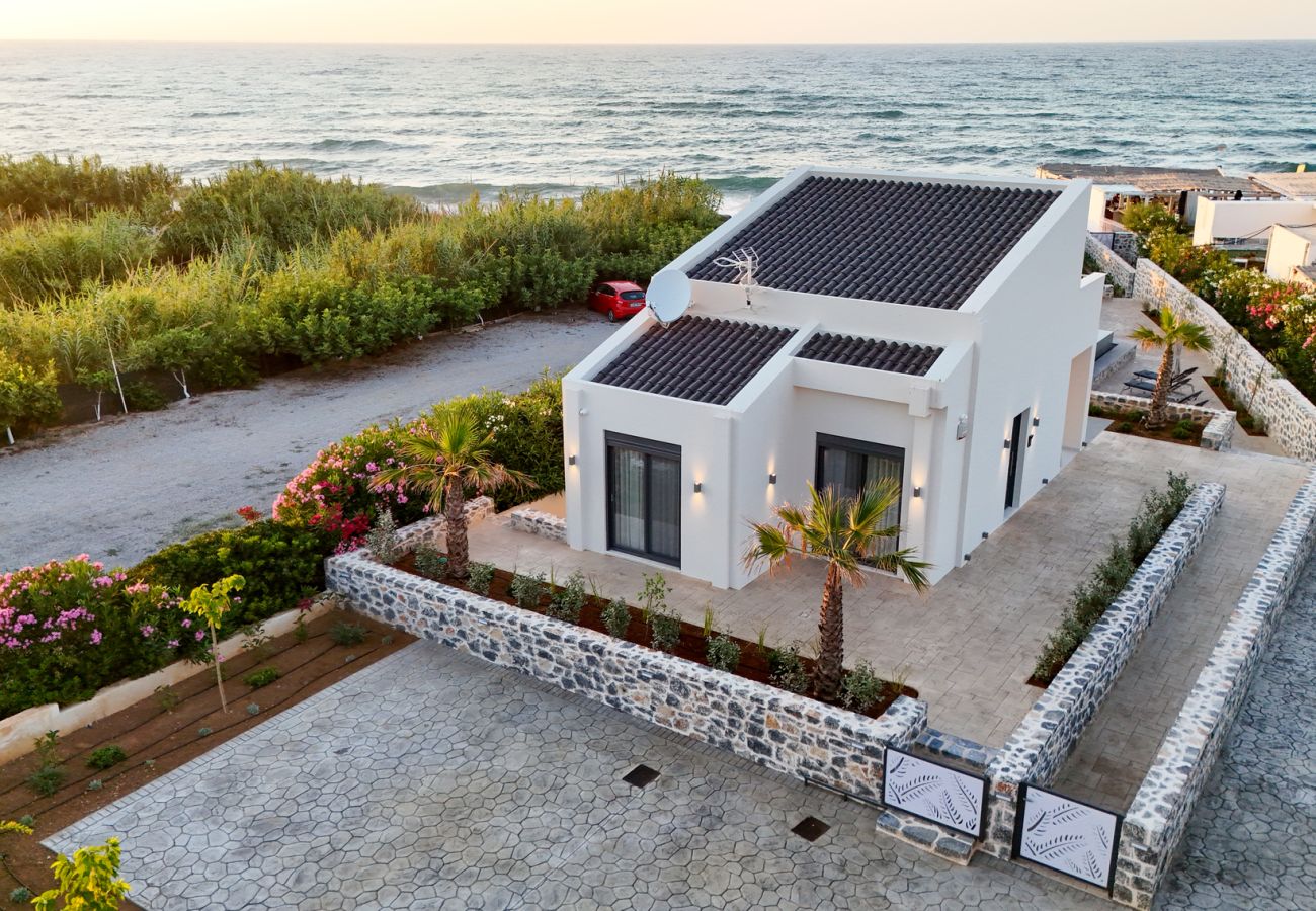 Villa in Pigianos Kampos - Seaside Villa with Heated Pool, By Hellocrete