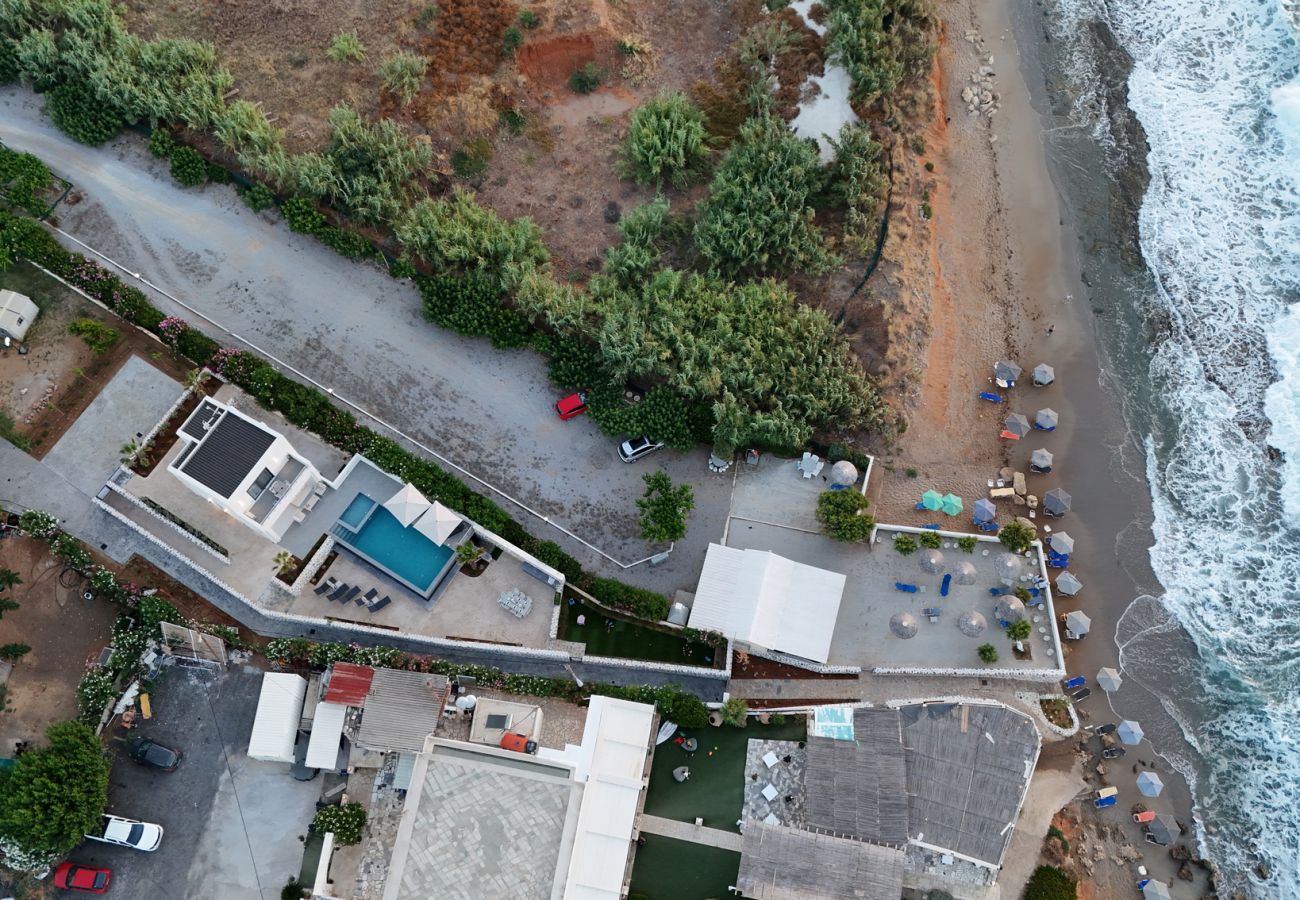 Villa in Pigianos Kampos - Seaside Villa with Heated Pool, By Hellocrete