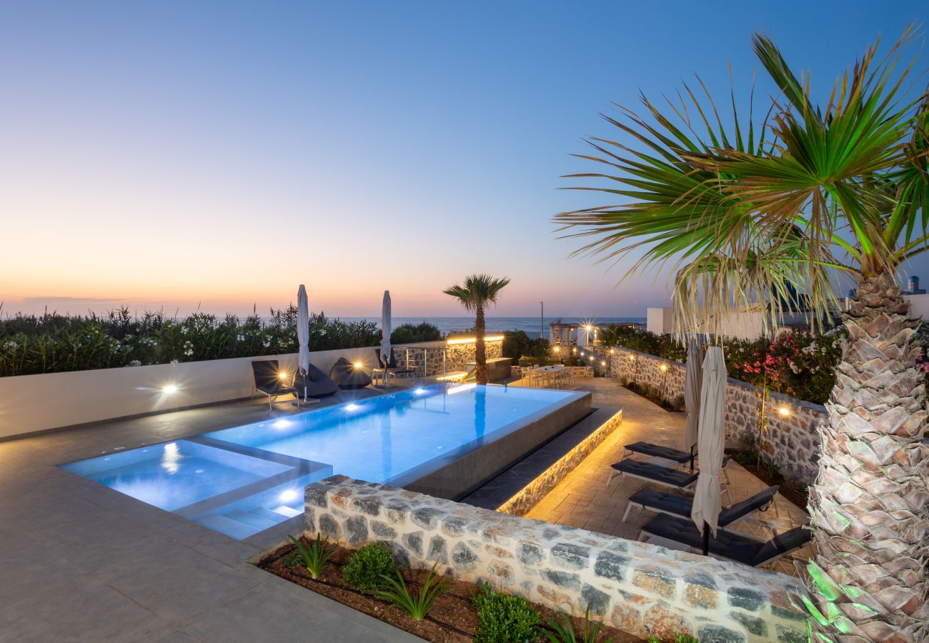 Villa in Pigianos Kampos - Seaside Villa with Heated Pool, By Hellocrete
