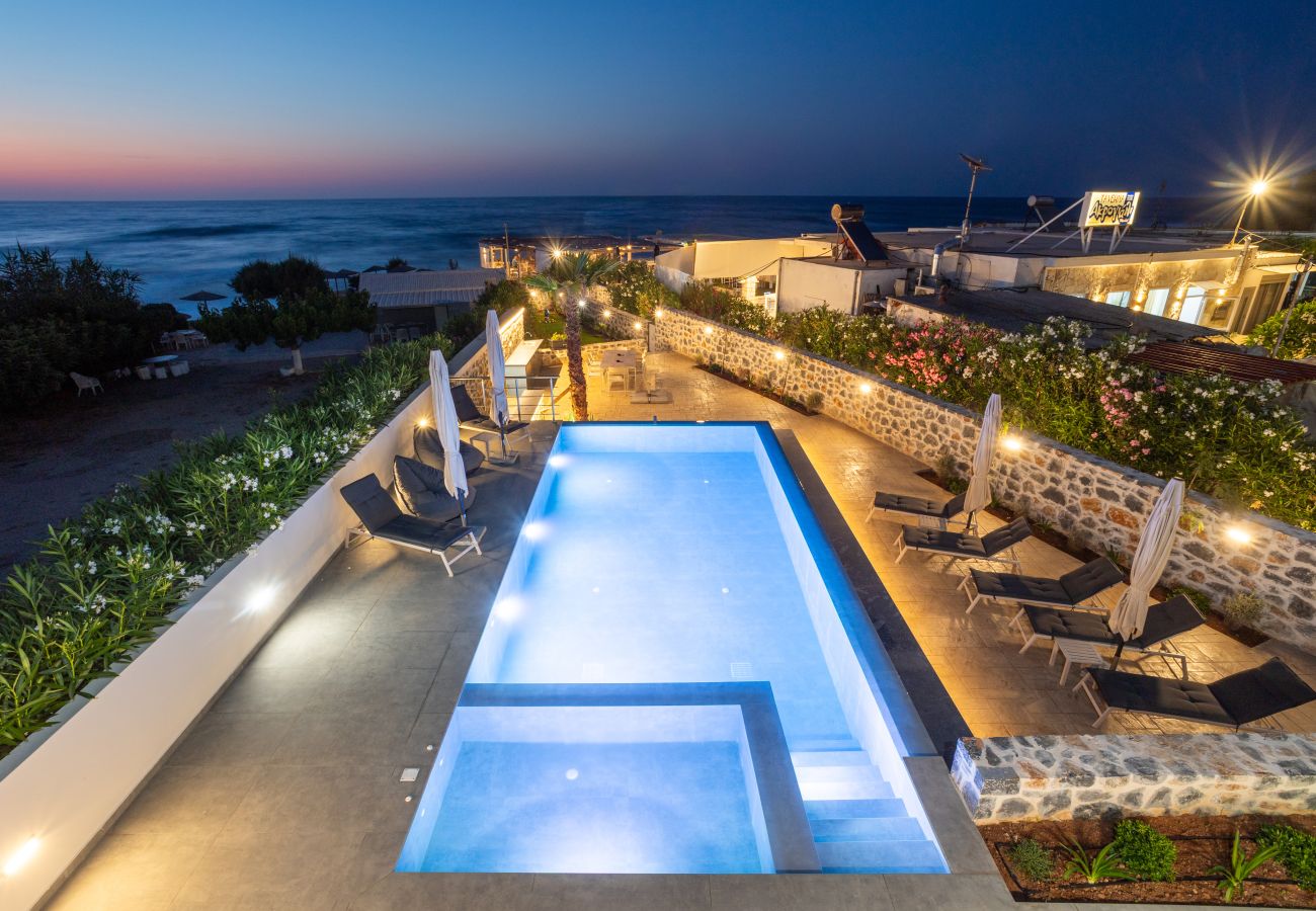 Villa in Pigianos Kampos - Seaside Villa with Heated Pool, By Hellocrete