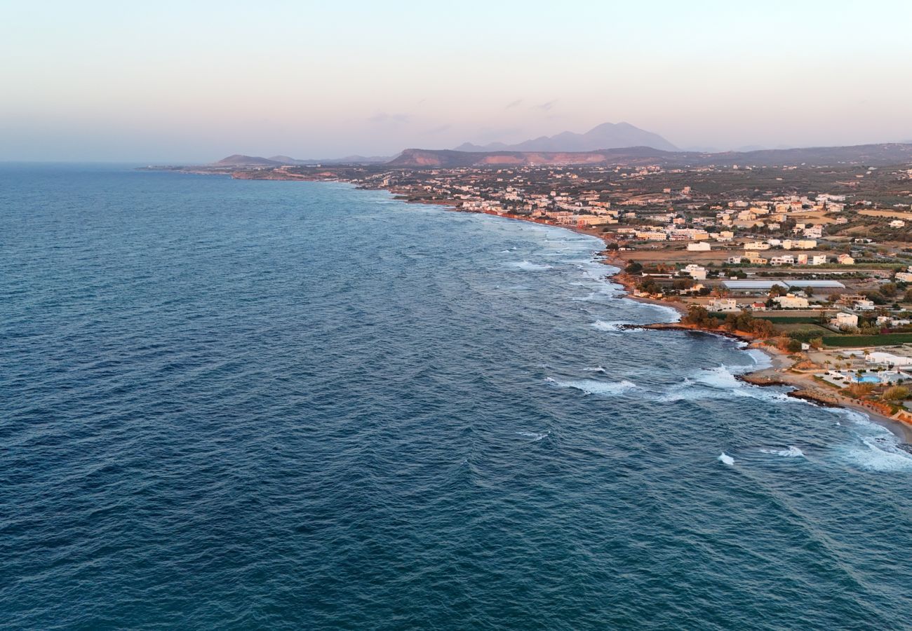 Villa in Pigianos Kampos - Seaside Villa with Heated Pool, By Hellocrete